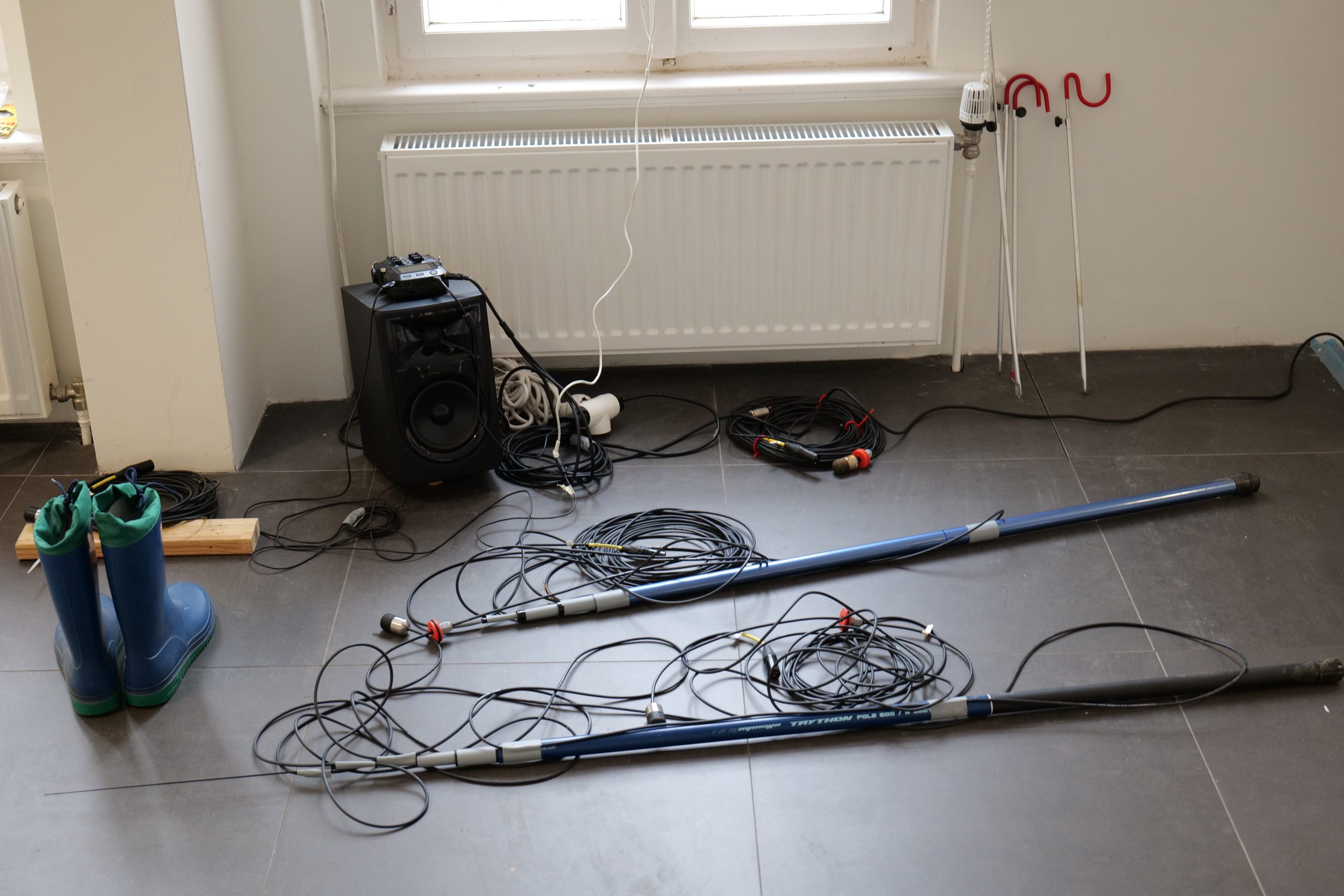 https://www.nicoleschuck.de/wp-content/uploads/2024/01/P1001264_schuck_liveperf_hydrophone23-scaled.jpg